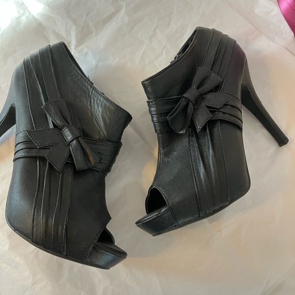 Heels - Picture 1 of 4